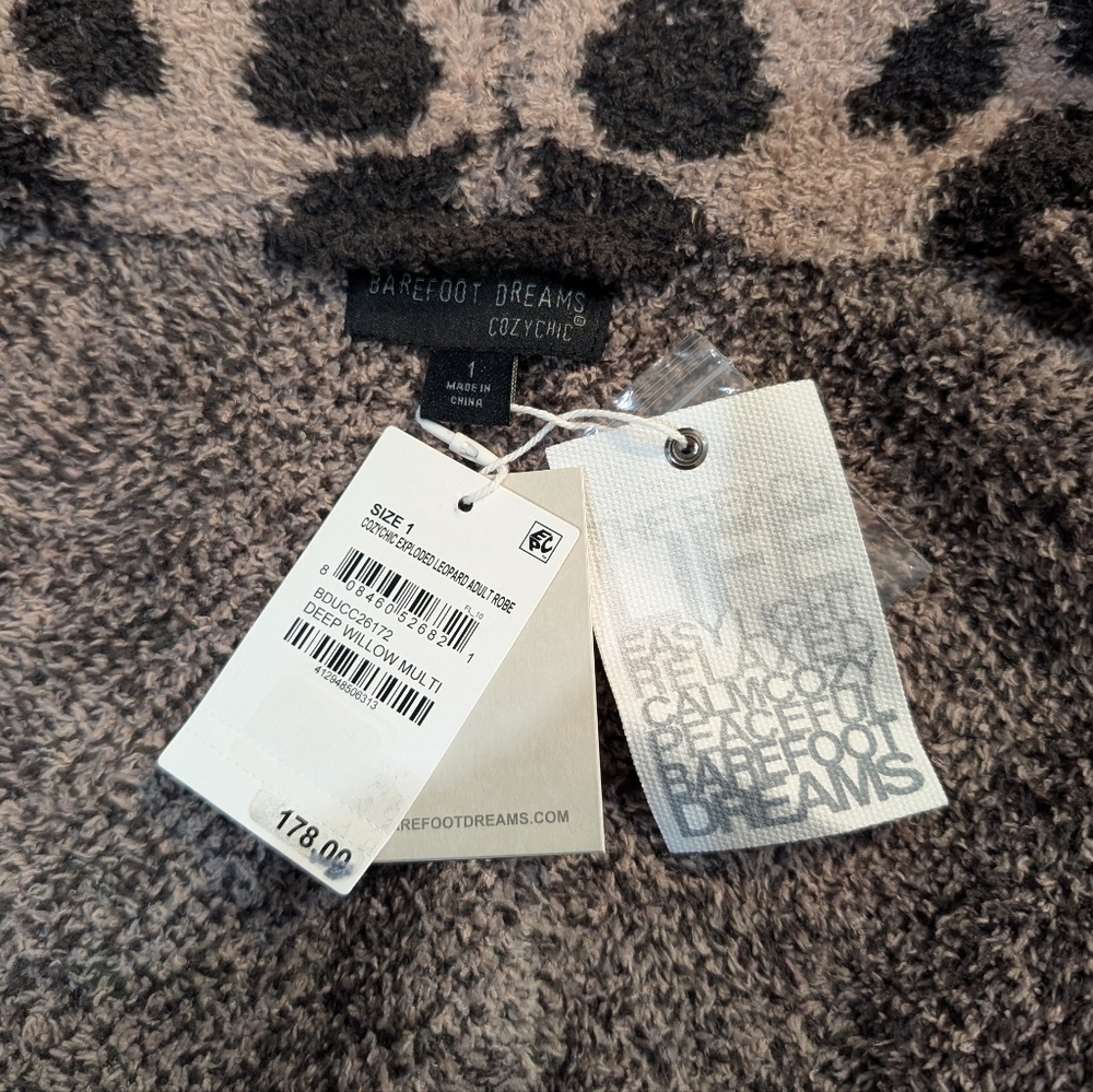 NWT Barefoot Dreams Cozy Chic Leopard Print Robe - Picture 4 of 8